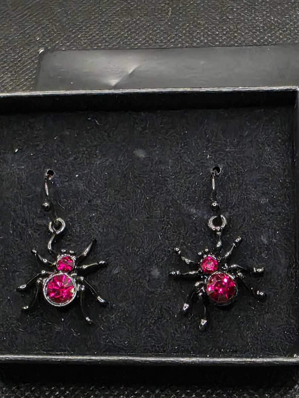 Avon Halloween Motif Earrings SPIDER